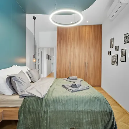 Апартаменти Elegant Terrace - Heart Of Old Town